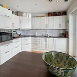 3 Bedroom Cozy In Gala Leilighet